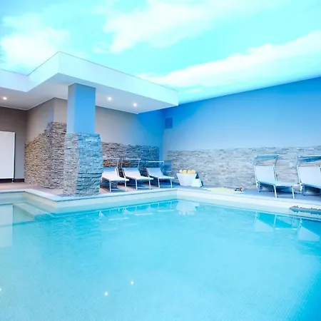 Appartamento No 1-sleeps 10 By Italian *