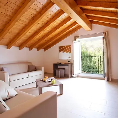 No 1-sleeps 10 By Italian Appartamento *
