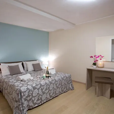 No 1-sleeps 10 By Italian Appartamento Sala Comacina