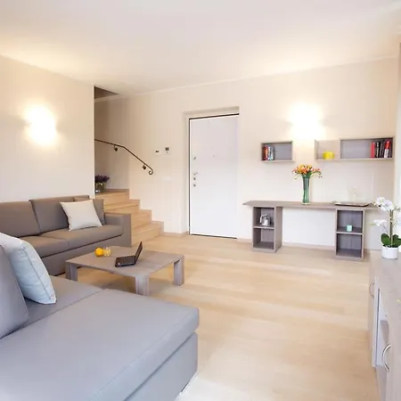 No 1-sleeps 10 By Italian דירה *